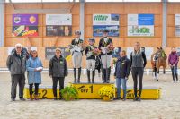 Dressuraufgabe_TdJ_vl_Michael_Hässig_Raphaela_Stemmler_Richterin_Susanne_Hunziker_Amélie-Charlene_Finkeldei_Silber_Edwina_Weseloh_Gold_Maëlle_Wi